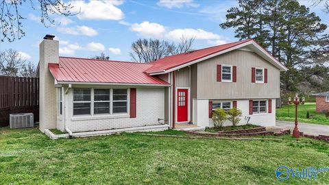 Photo of 604 Franklin Avenue, Boaz, AL 35957 (MLS # 21911727)