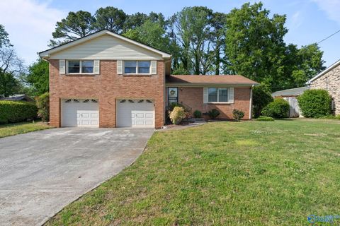 Photo of 6410 Deramus Avenue NW, Huntsville, AL 35806 (MLS # 21915594)