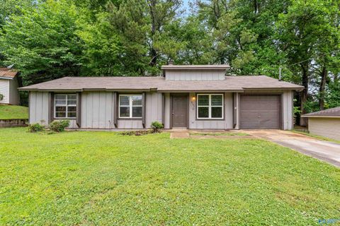 Photo of 3127 Gayhart Drive NW, Huntsville, AL 35810 (MLS # 21919176)