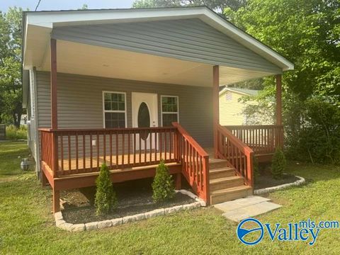 Homes For Sale - 509 Earl Street<br/> Scottsboro, AL 35768