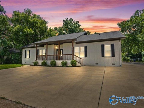 Homes For Sale - 3012 Triana Blvd<br/> Huntsville, AL 35805