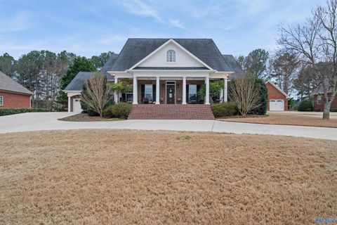 Homes For Sale - 714 Shasta Drive<br/> Albertville, AL 35950
