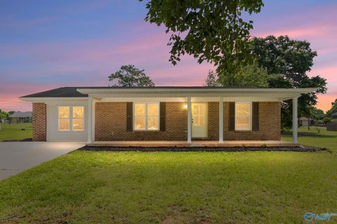 Homes For Sale - 2119 Aretha Street<br/> Limestone County, Athens, AL 35611