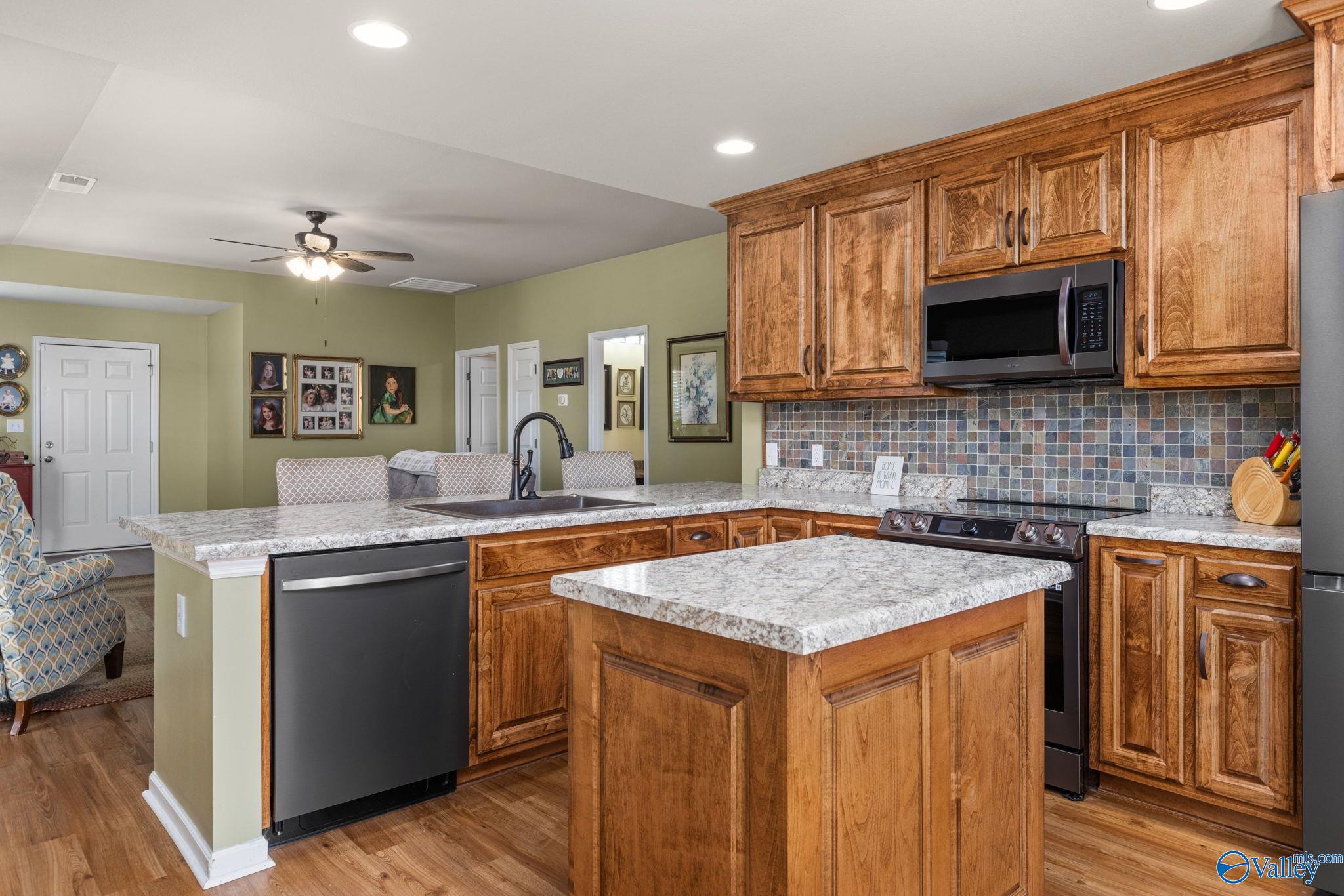 3358 Castlecreek Drive, Madison, Alabama image 9