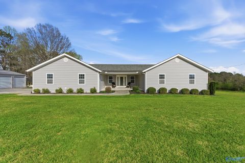 Homes For Sale - 1220 County Road 68<br/> Section, AL 35771