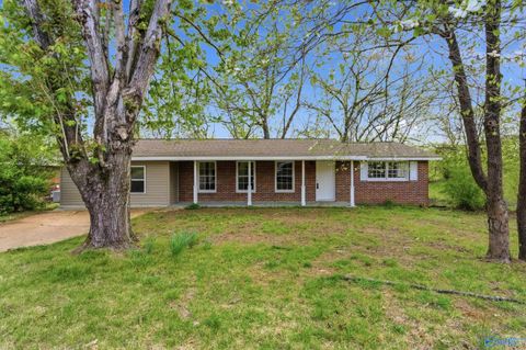 Homes For Sale - 69 E Lakeside Drive<br/> Lauderdale County, Florence, AL 35630