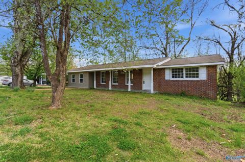 Homes For Sale - 69 E Lakeside Drive<br/> Lauderdale County, Florence, AL 35630