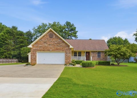 Homes For Sale - 27583 Azalea Trail<br/> Athens, AL 35613