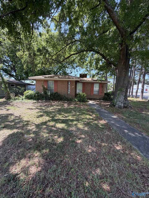 Homes For Sale - 1001 Royal Drive<br/> Decatur, AL 35601