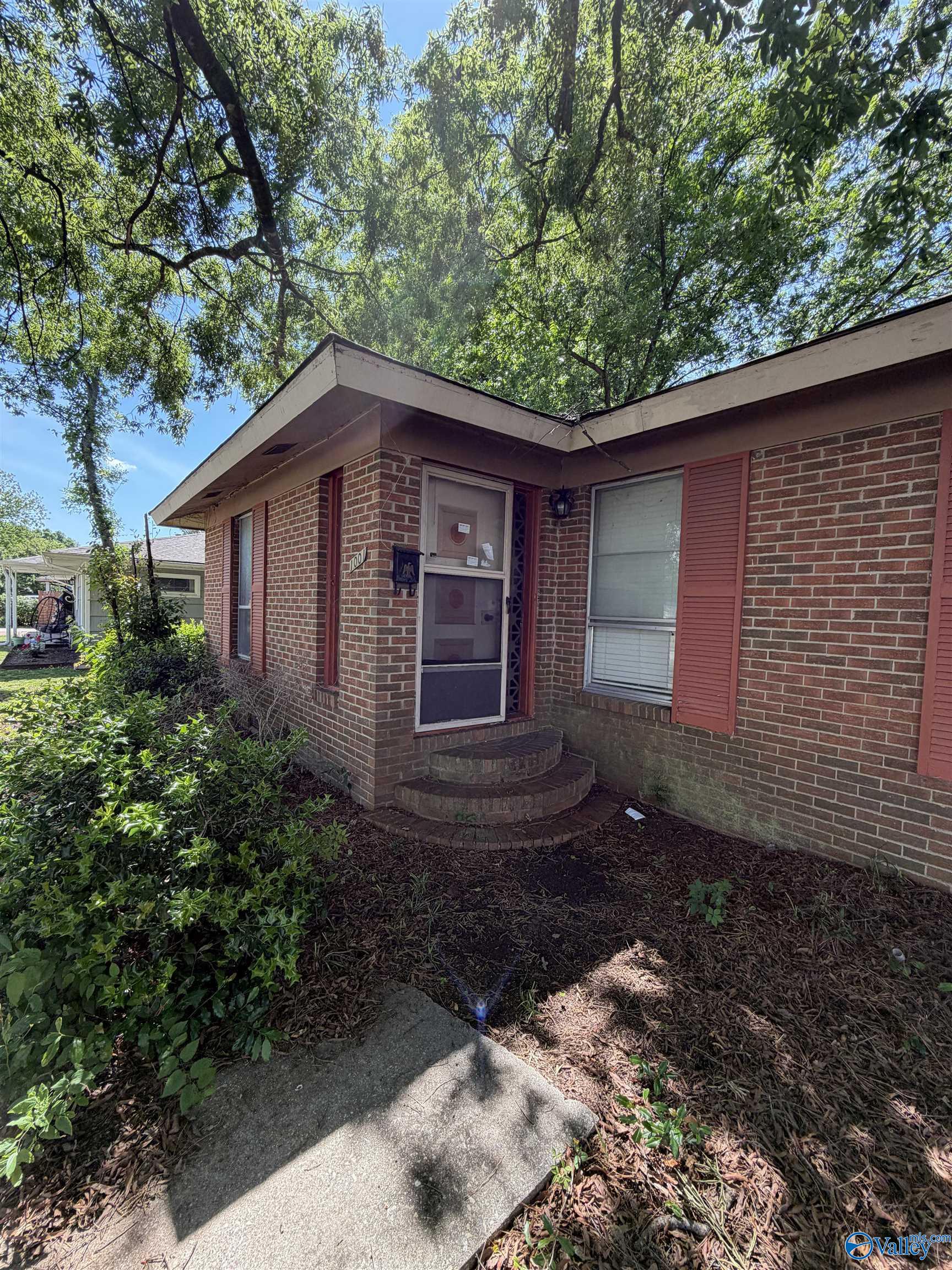 1001 Royal Drive SE