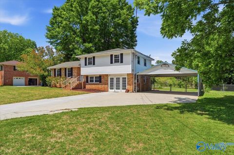 Photo of 1306 NW Oster Drive, Huntsville, AL 35816 (MLS # 21917322)
