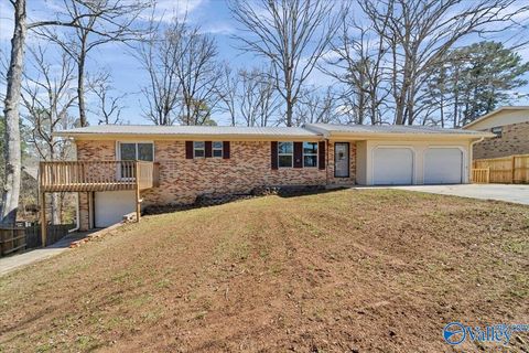 Photo of 1818 Teakwood Drive SE, Cullman, AL 35055 (MLS # 21912373)