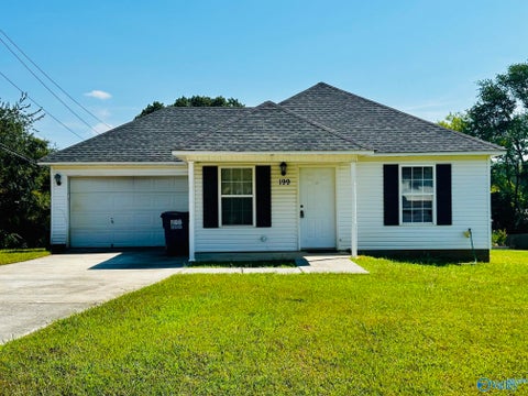 Homes For Rent - 199 Tanner Point Drive<br/> New Market, AL 35761