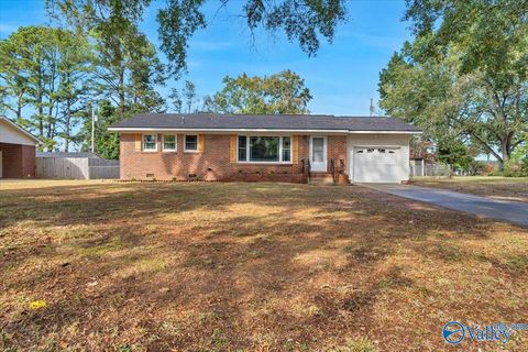 Photo of 1318 Sheraton Road SE, Decatur, AL 35603 (MLS # 21902151)