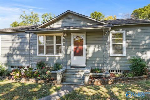 Photo of 1721 Beirne Avenue NE, Huntsville, AL 35801 (MLS # 21902294) Photo of 1721 Beirne Avenue NE, Huntsville, AL 35801 (MLS # 21902294)