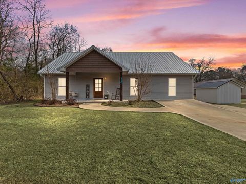 Photo of 310 4th Street NW, Arab, AL 35016 (MLS # 21909864)