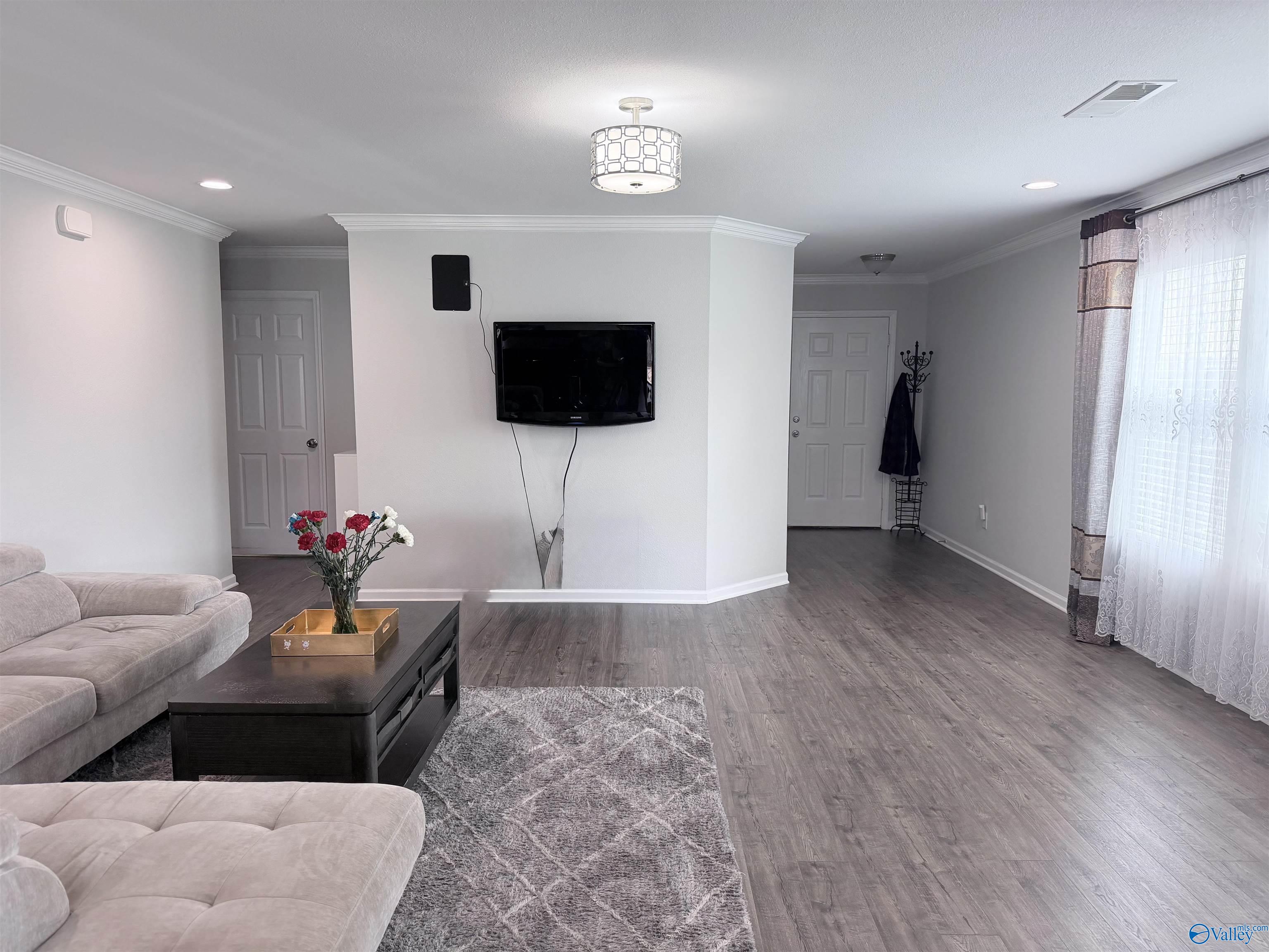 103 Coach Glen Drive