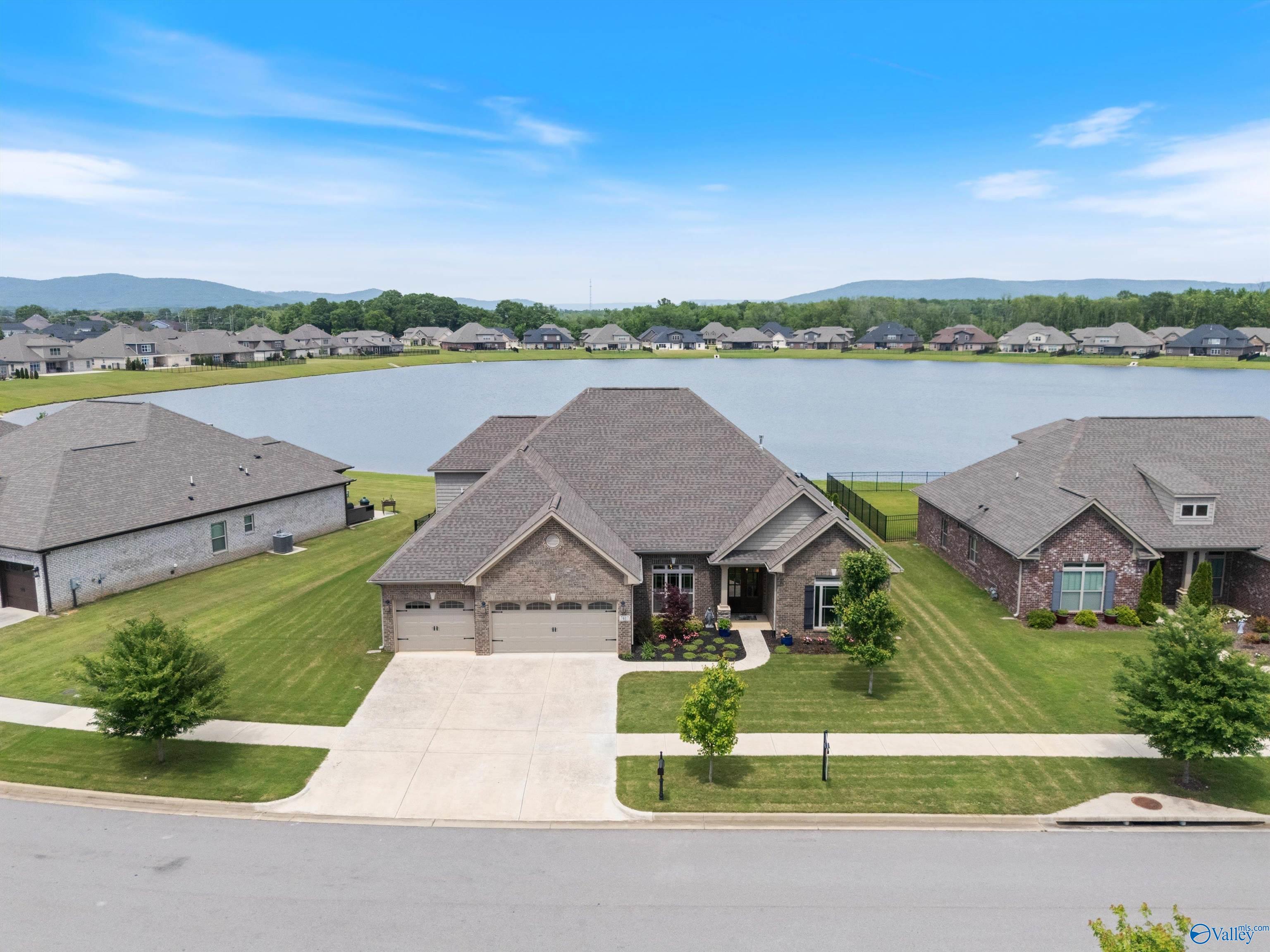 7417 Flint Crossing Circle, Owens Cross Roads, Alabama image 2