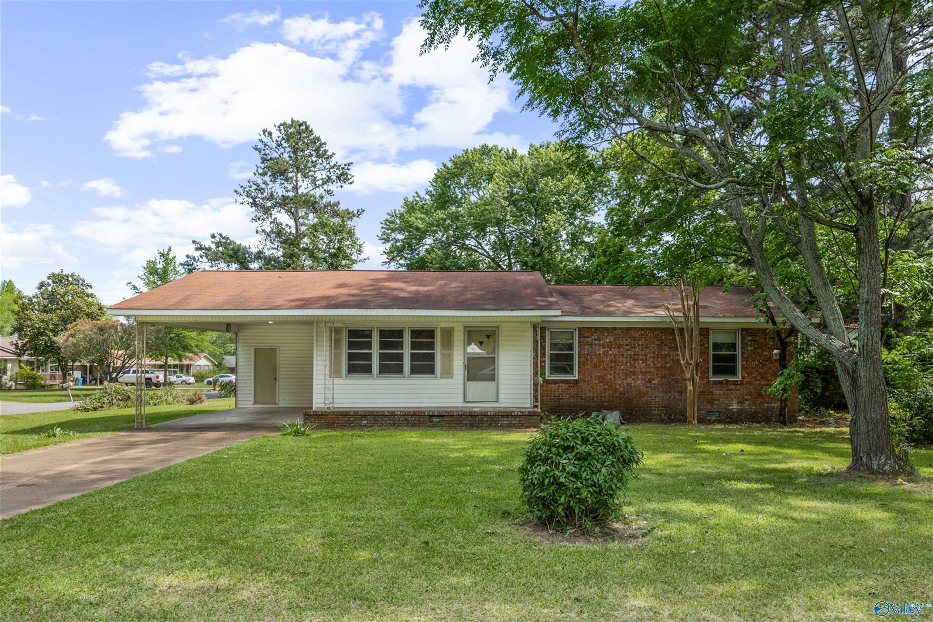 1004 Crestline Place, Hartselle, Alabama image 1
