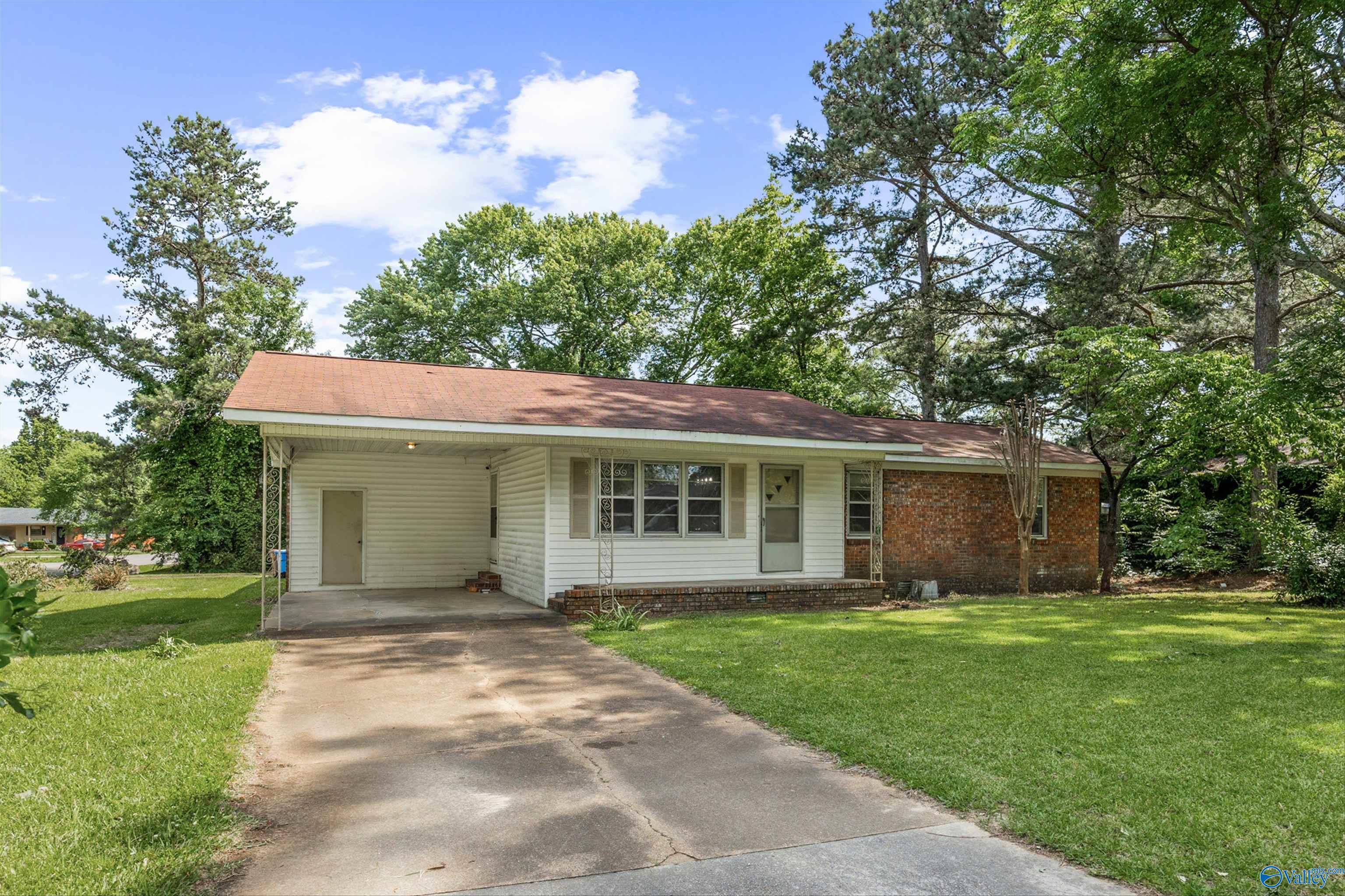 1004 Crestline Place, Hartselle, Alabama image 2