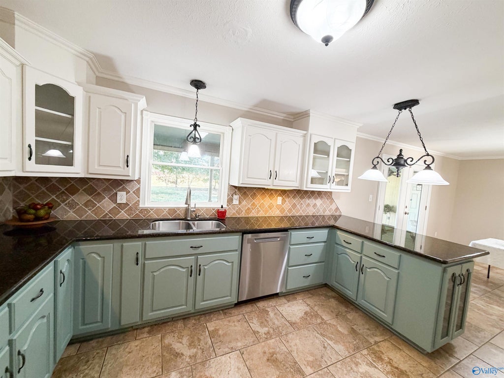 300 Suffield Street, Athens, AL 35611 | MLS 21932283 | Listing ...