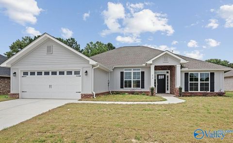 Homes For Sale - 141 Ridgeland Trail<br/> Huntsville, AL 35810