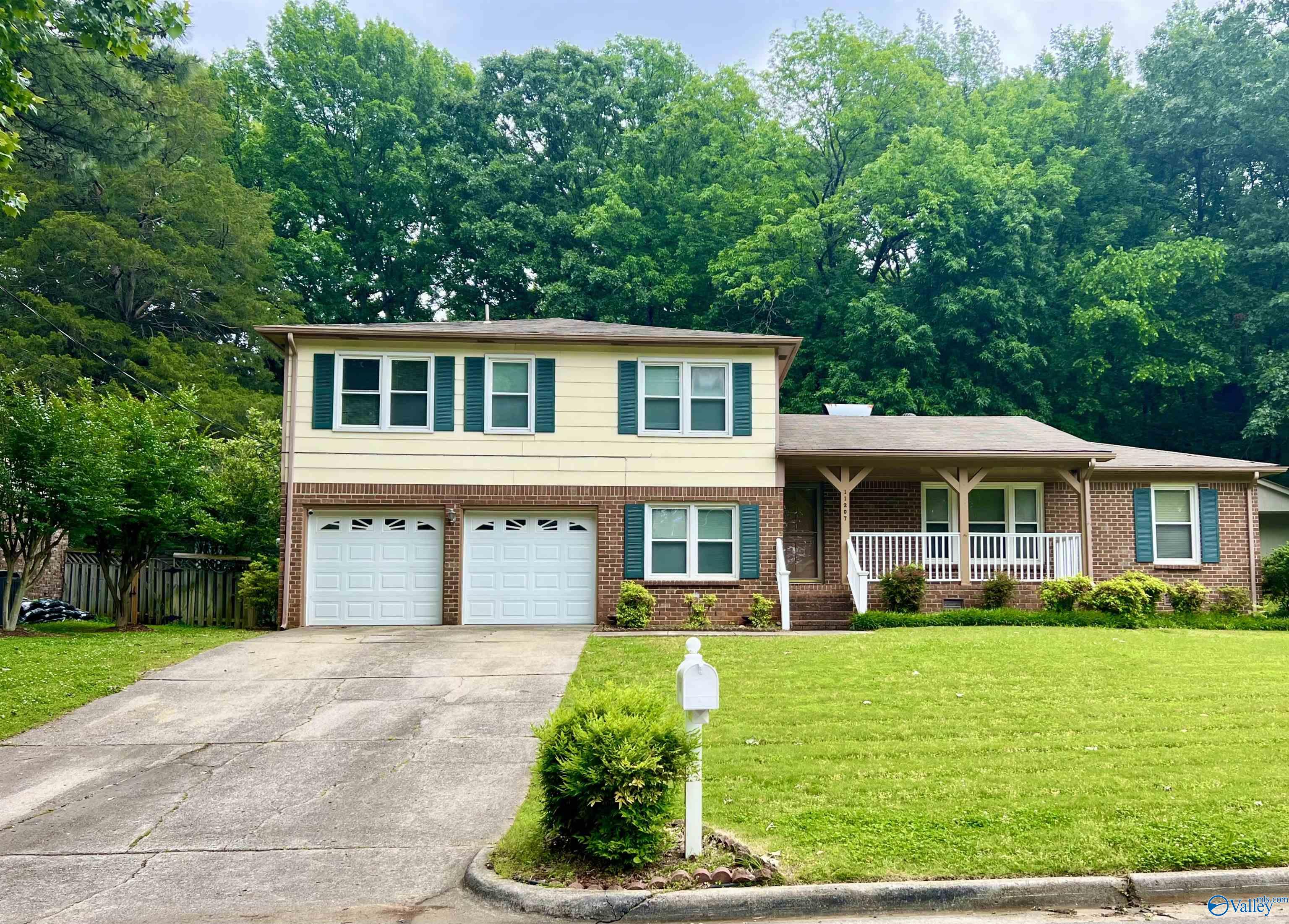 11207 Suncrest Drive, Huntsville, Alabama image 1