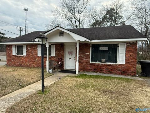 Photo of 1601 Forrest Avenue, Gadsden, AL 35904 (MLS # 21909842)