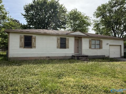 Homes For Rent - 1908 Catchings Drive<br/> Huntsville, AL 35801