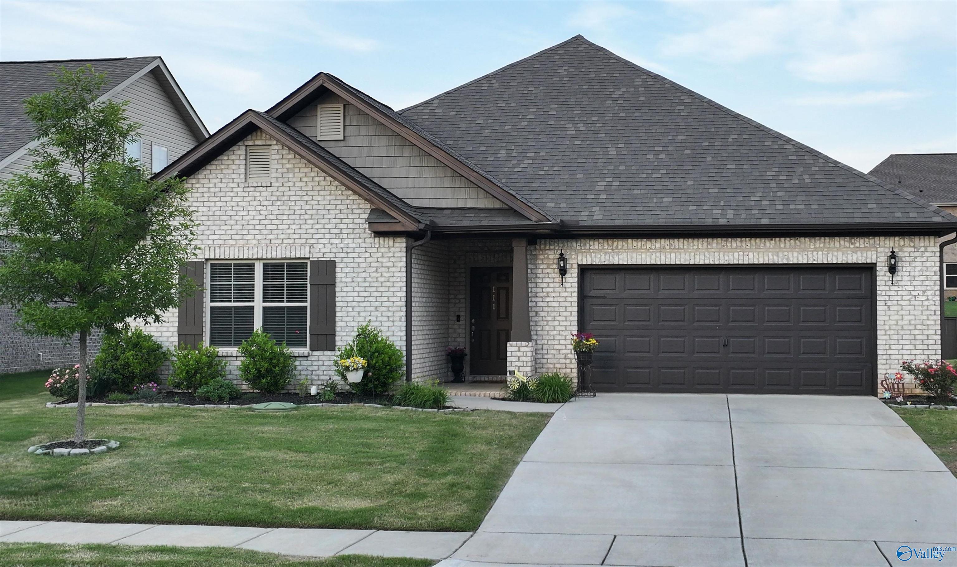111 Grove Hill Circle, New Market, Alabama image 1