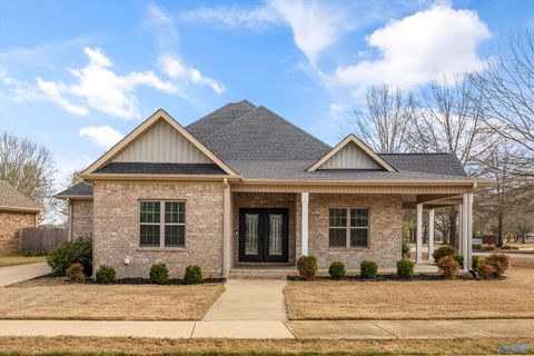Photo of 1920 Brayden Drive, Decatur, AL 35603 (MLS # 21912885)