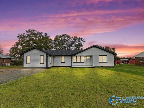 Homes For Sale - 13471 Court Street<br/> Moulton, AL 35650