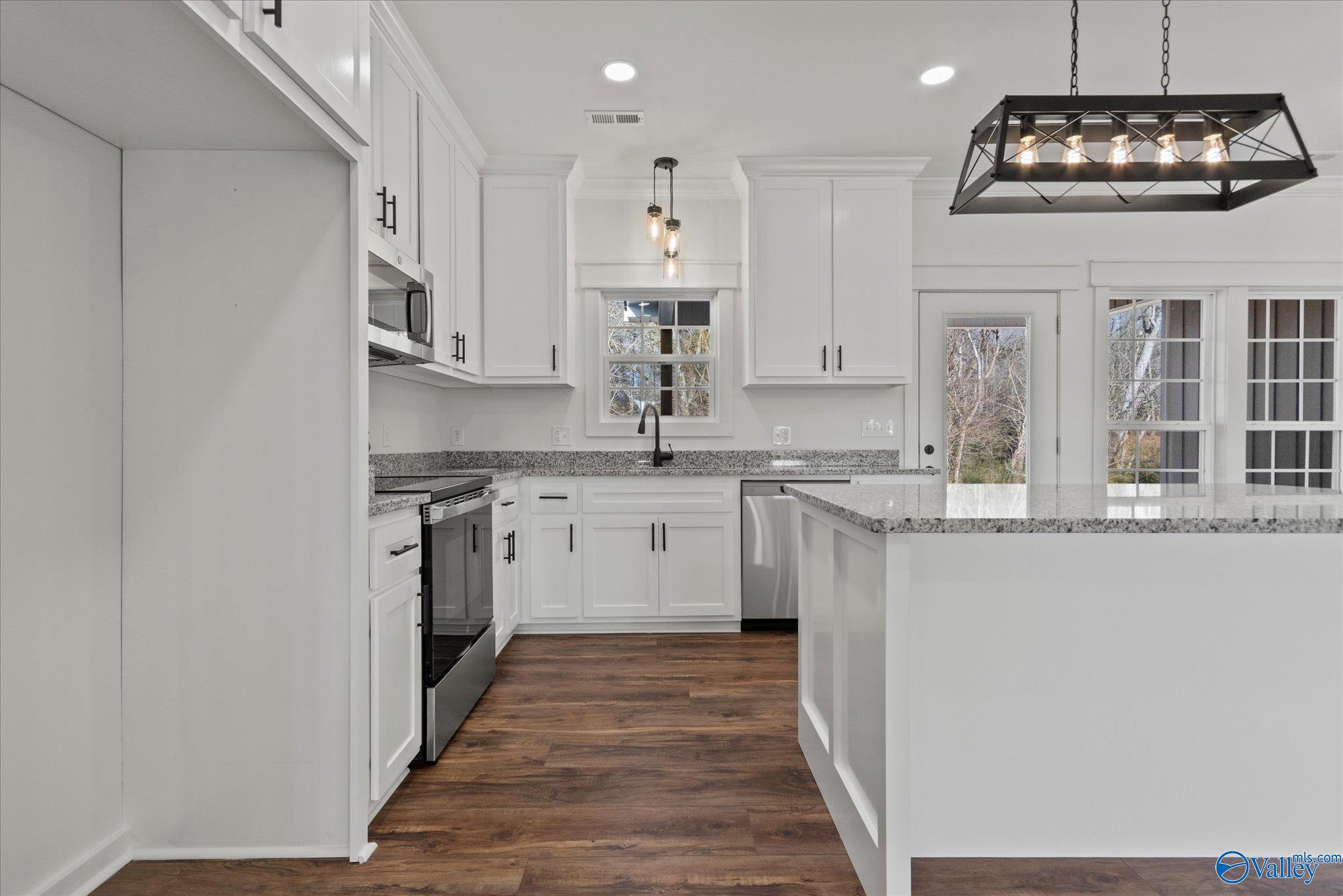 128 Carrington Lane, Albertville, Alabama image 2