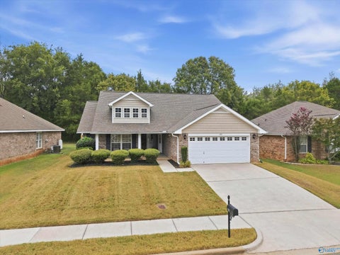 Homes For Sale - 137 Artesian Lane<br/> Huntsville, AL 35758