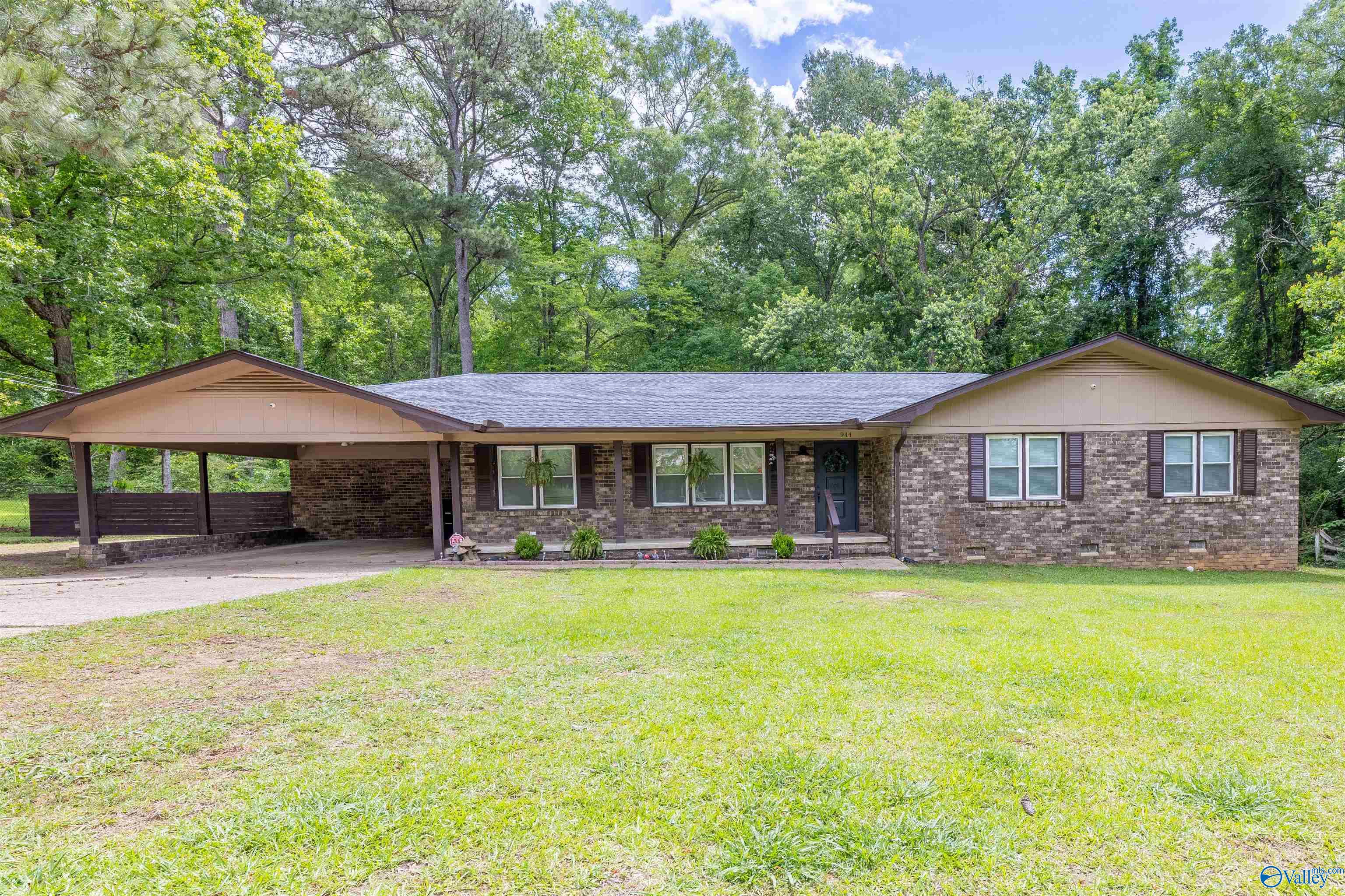 944 E Tomahawk Trail, Gadsden, Alabama image 1