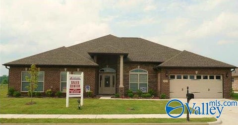 Homes For Sale - 2512 Oxmoor Blvd<br/> Huntsville, AL 35803