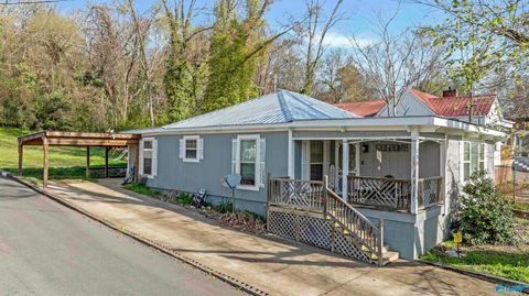 Photo of 706 Forest Avenue NW, Fort Payne, AL 35967 (MLS # 21912899)