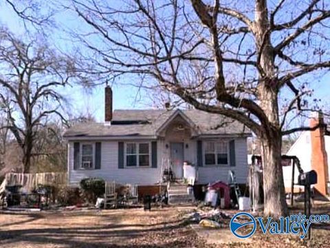 Photo of 142 Pinewood Avenue, Bessemer, AL 35023 (MLS # 21909826)