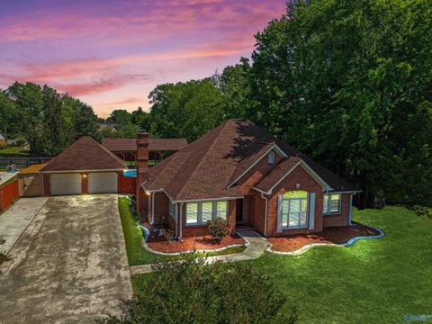 Homes For Sale - 2304 Duncansby Drive<br/> Decatur, AL 35603