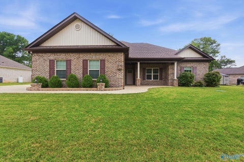 Homes For Sale - 134 Lewis Vann Drive<br/> Hazel Green, AL 35750