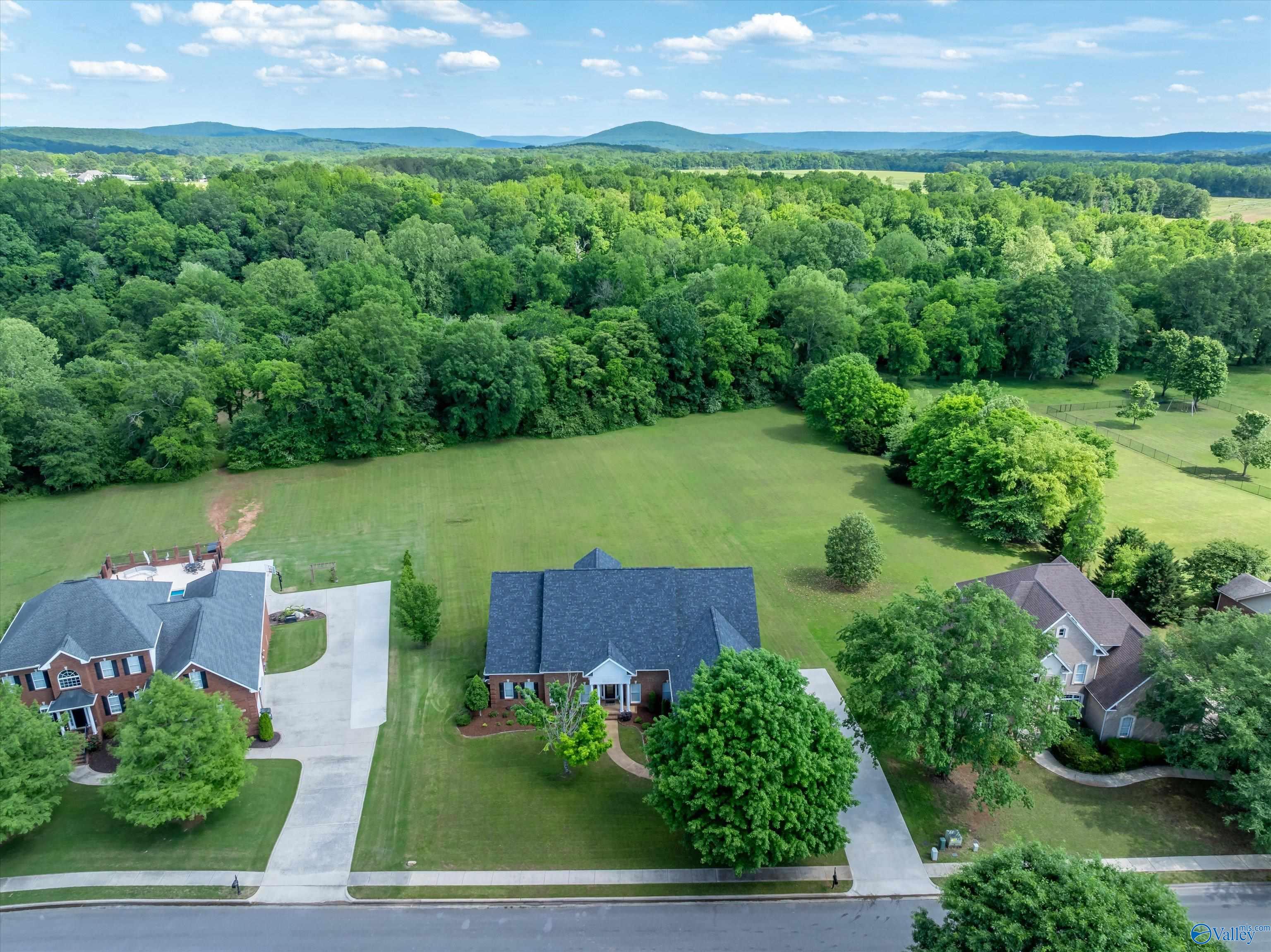 261 River Cove Road, Huntsville, Alabama image 1