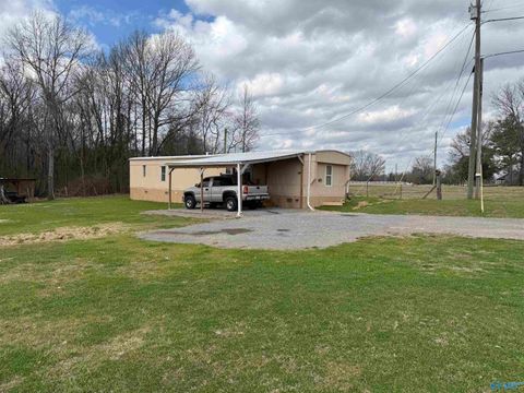 Mobile Home For Sale - 25 County Road 120<br/> Moulton, AL 35650