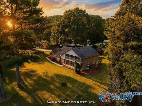 Homes For Sale - 1037 Vestavia Drive<br/> Decatur, AL 35603