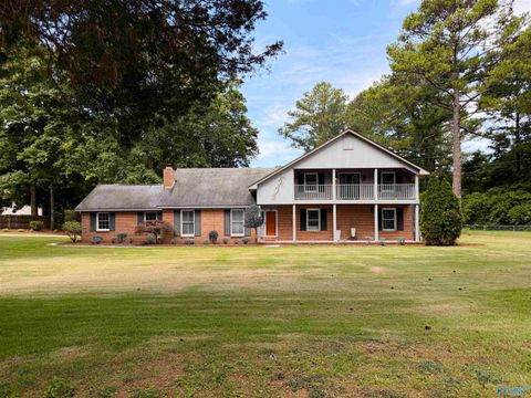 Homes For Sale - 1037 Vestavia Drive<br/> Decatur, AL 35603