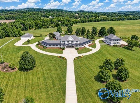 Homes For Sale - 138 Lindsey Road<br/> Fayetteville, TN 37334