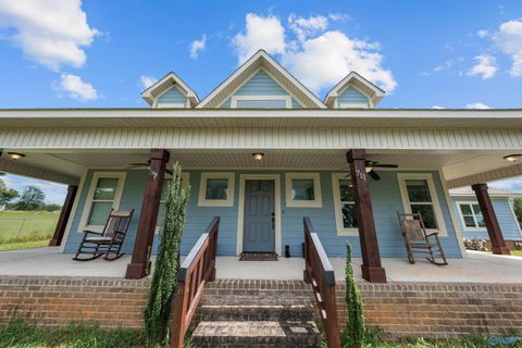 Homes For Sale - 711 Steele Lane<br/> New Market, AL 35761