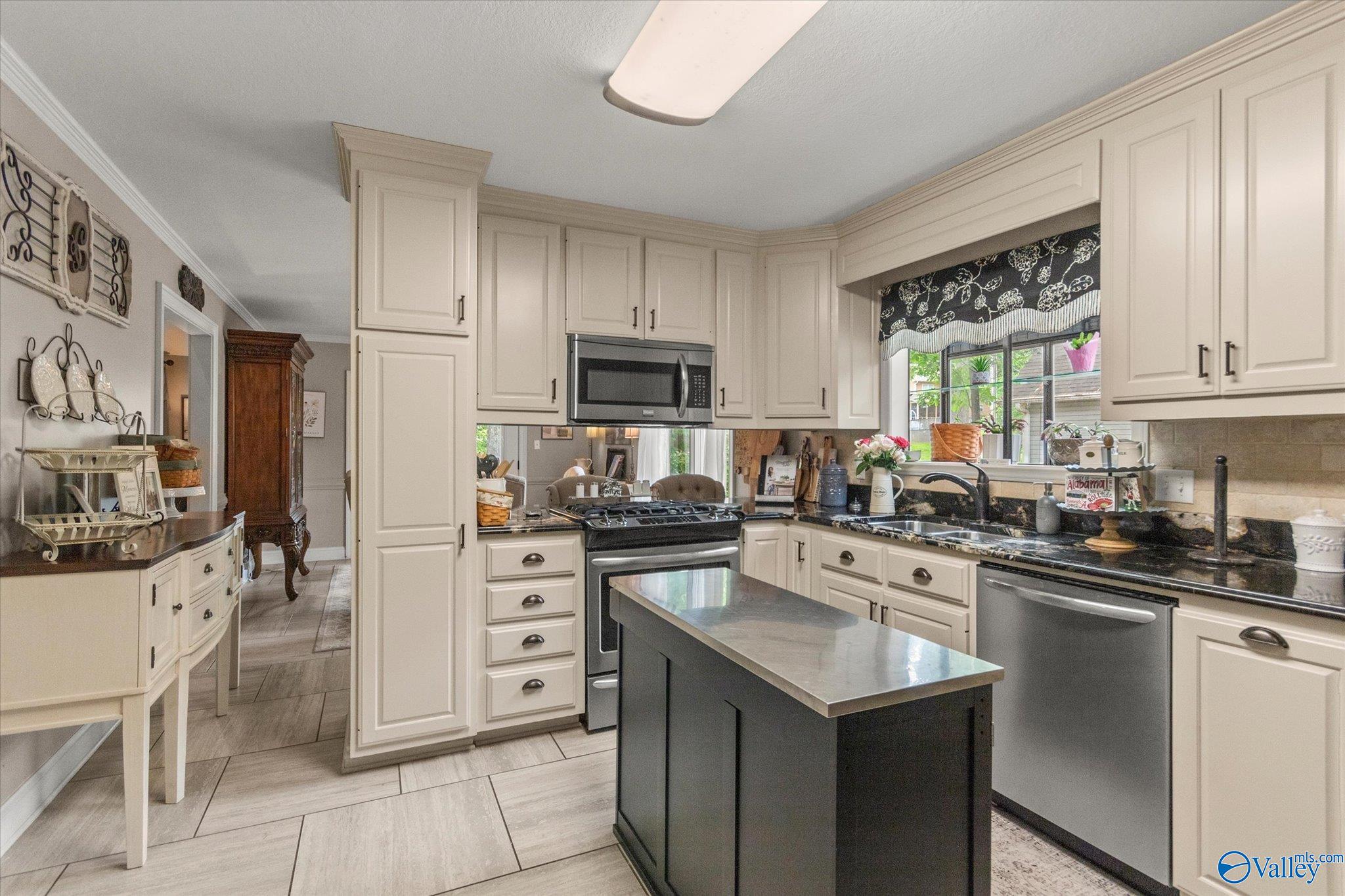 251 Riverbend Circle, Guntersville, Alabama image 7