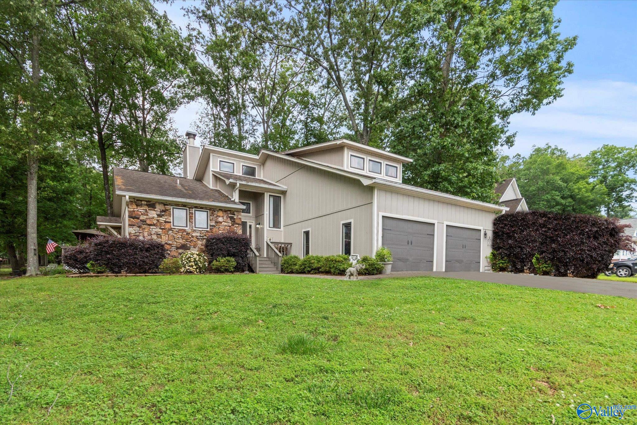 251 Riverbend Circle, Guntersville, Alabama image 1