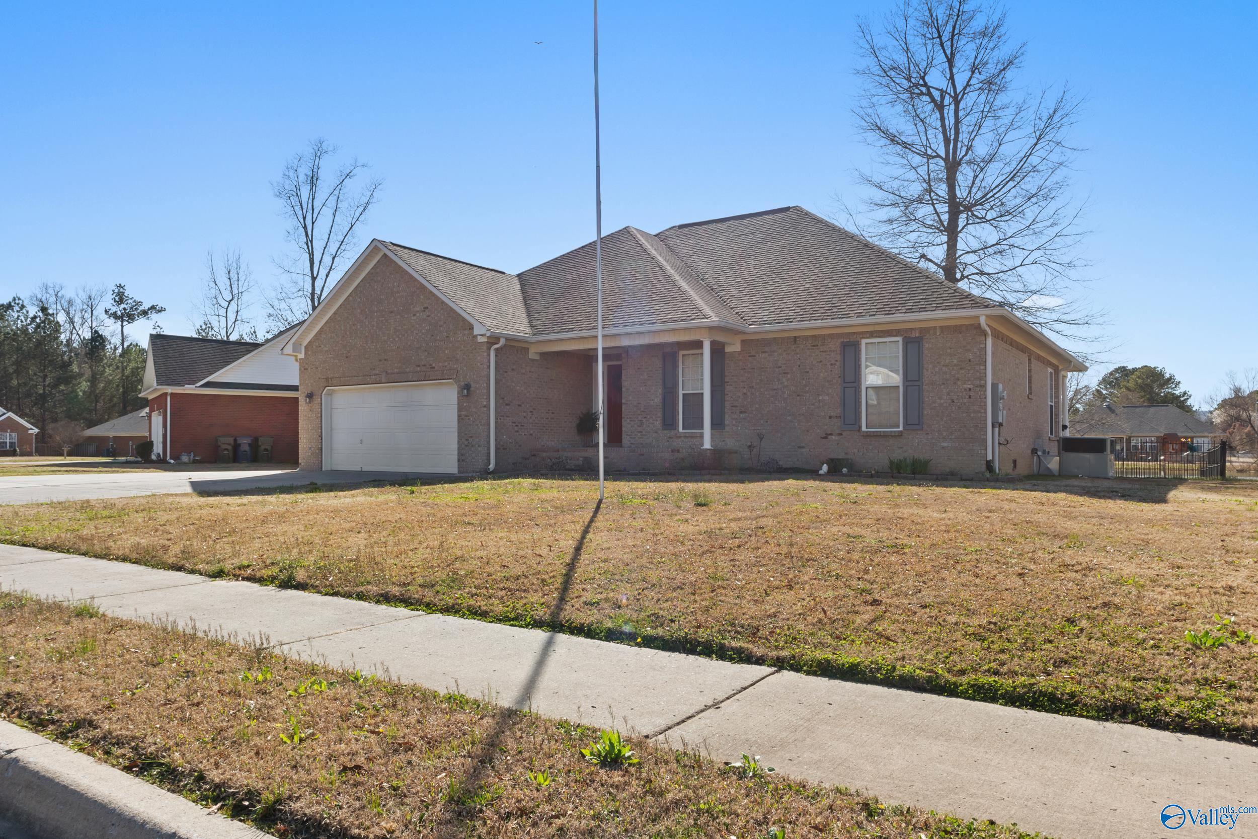 233 Chestnut Oak Circle, Owens Cross Roads, Alabama image 3