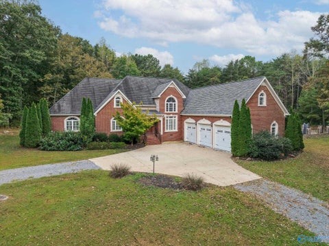 Homes For Sale - 415 Fruit Farm Road<br/> Fort Payne, AL 35967